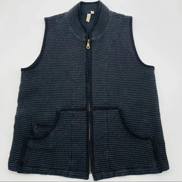 by J.J Jackets & Blazers - by J.J Black Zip Up Vest w/ Front Pockets Sz S